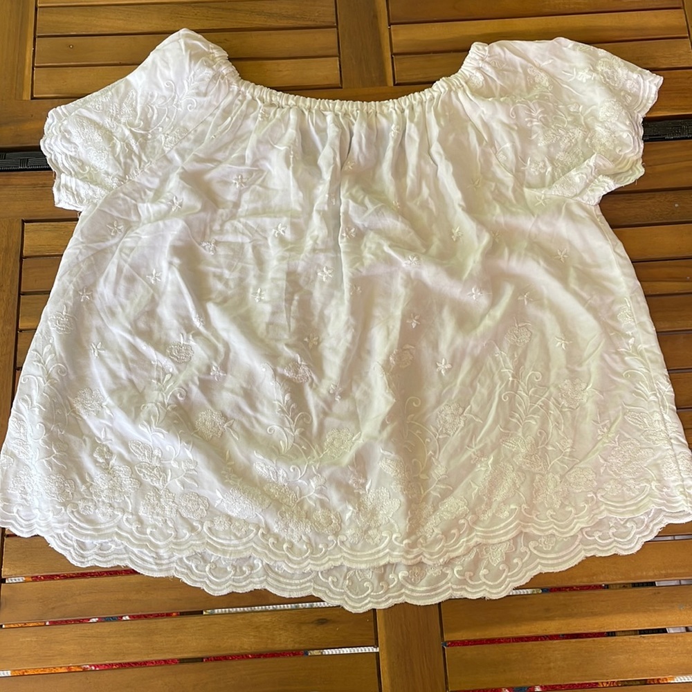 Francesca’s size medium white blouse